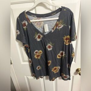 Maurices Gray Floral Short Sleeve Tee